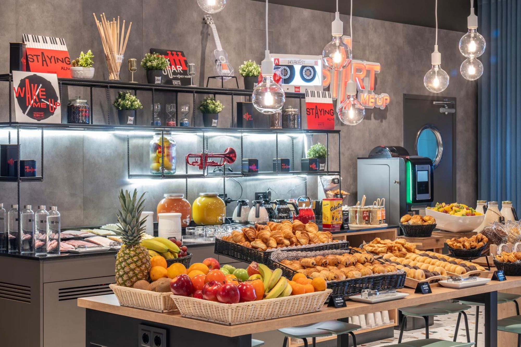 Hotel Ibis Madrid Aeropuerto Barajas Zewnętrze zdjęcie
